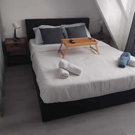 2 Avec Internet - Entree Autonome Lejlighed *